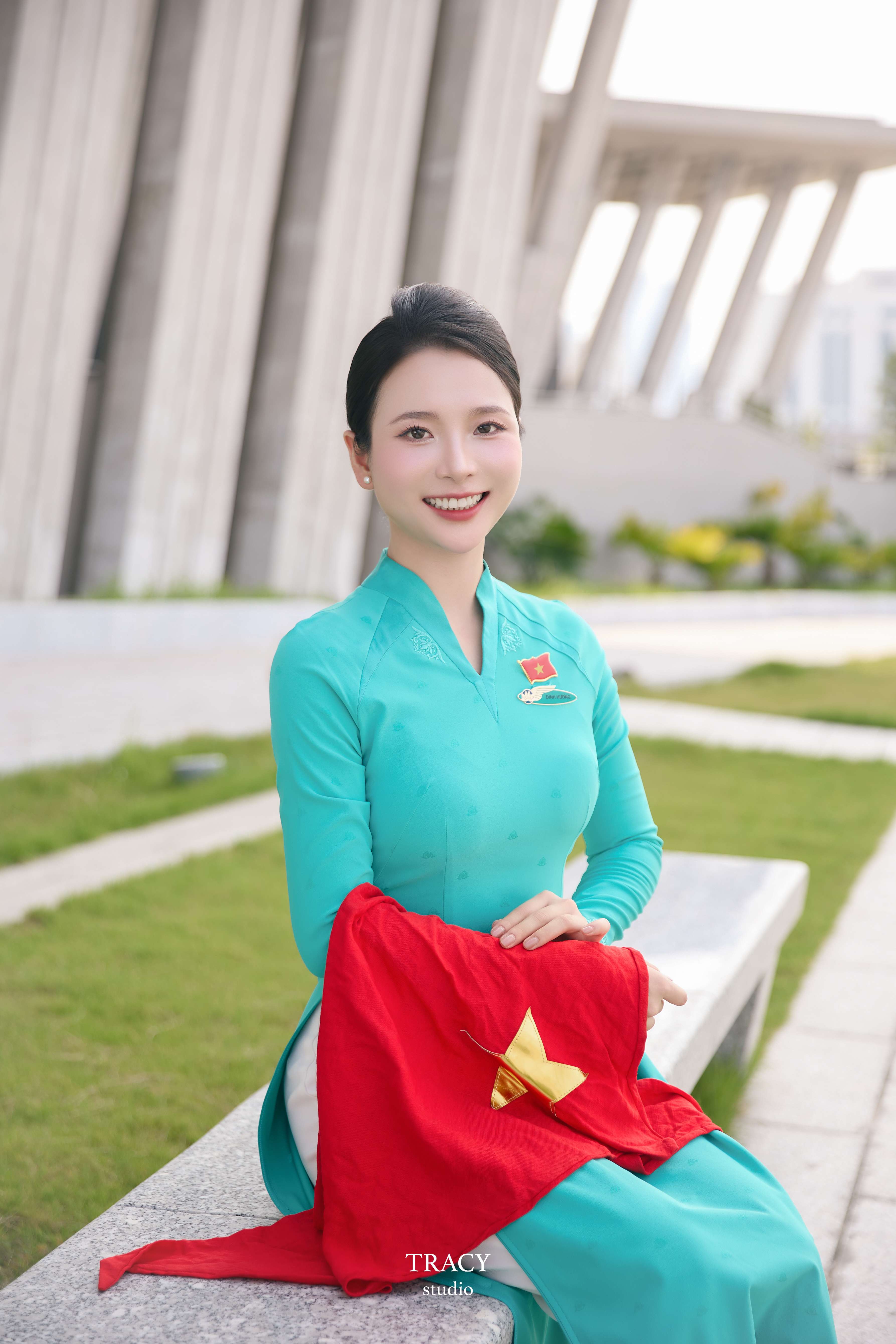 frontend/img/gallery/tinh-khoi-ao-dai-viet/tracy-studio-chup-concept-ao-dai-tiep-vien (7).jpg